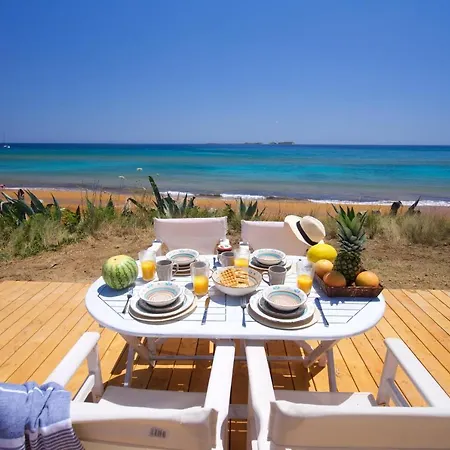 Grand Blue Beach & Suites アパート